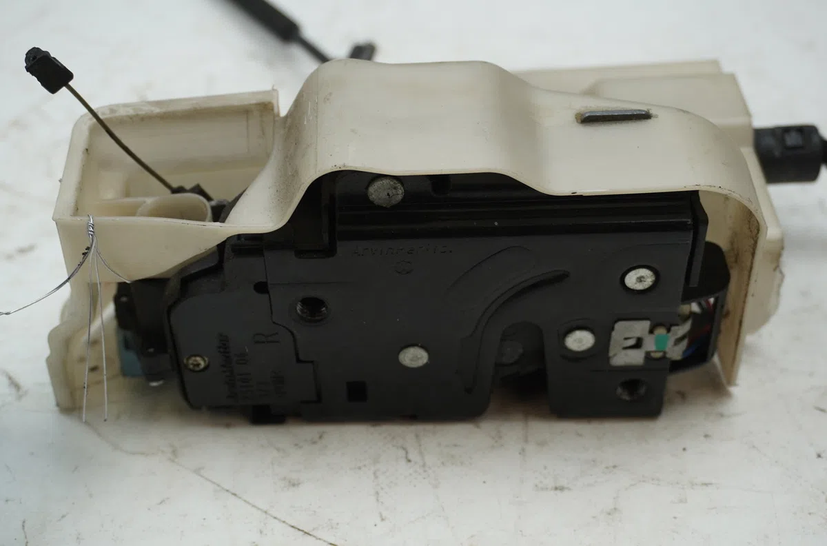 Serrure porte avd Volkswagen TOURAN (1T1, 1T2) 1.9 tdi (2003-2004) 5 portes occasion