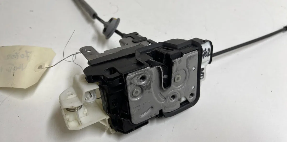 Serrure porte avd Volvo V40 3-5 portes (525) D3 (2012-2015) occasion