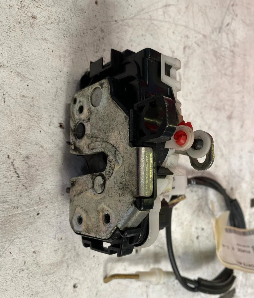 Serrure porte avg Abarth 500 - 595 - 695 1.4 (312.axz11) (2016) occasion