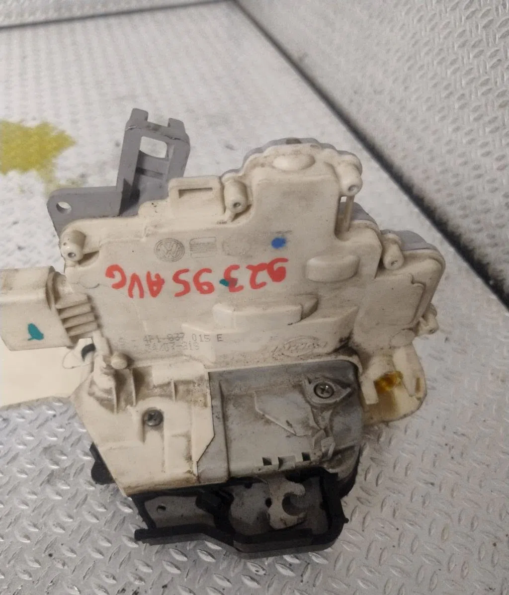 Serrure porte avg Audi A3 (8P1) 2.0 tdi 16v (2003-2012) 3 portes occasion