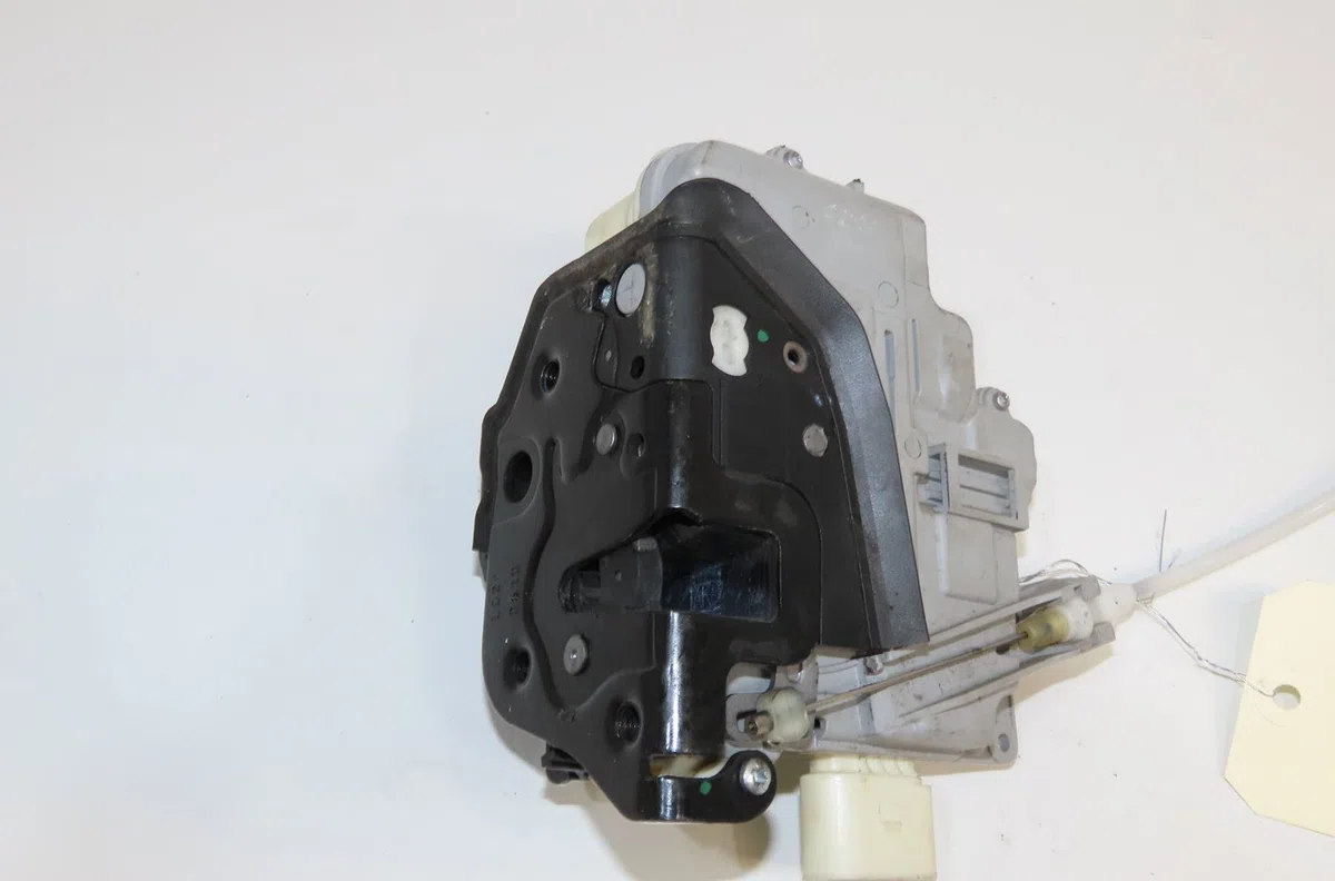Serrure porte avg Audi A3 Sportback (8PA) 2.0 tdi 16v (2004-2013) 5 portes occasion