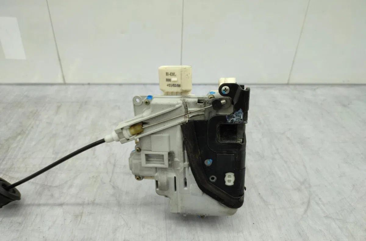 Serrure porte avg AUDI A4 2 AVANT PHASE 2 BREAK occasion