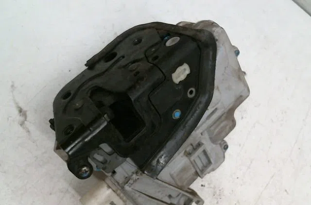 Serrure porte avg Audi A4 B7 Avant (8ED) 2.0 tdi 16v (2004-2008) occasion