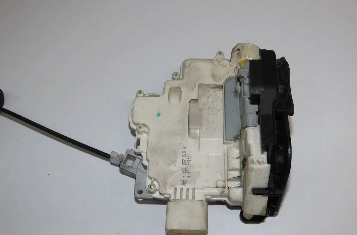 Serrure porte avg Audi A4 B7 Avant (8ED) S4 quattro (2004-2008) occasion