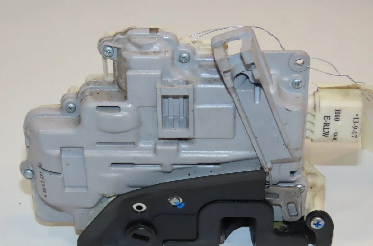Serrure porte avg Audi A4 B8 (8K2) 2.0 tdi (2007-2015) occasion
