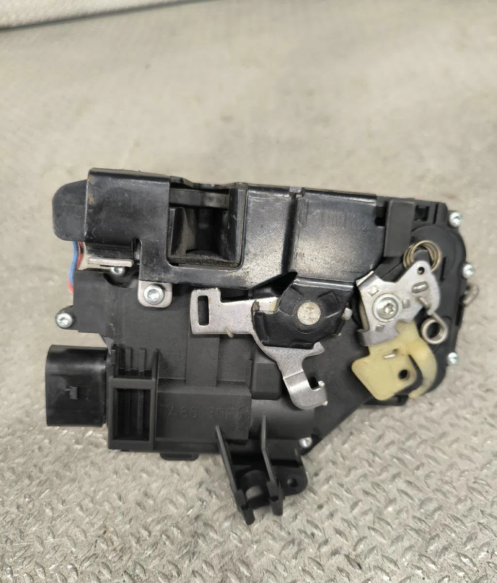 Serrure porte avg Audi A6 C5 Avant (4B5) 2.5 tdi quattro (2000-2005) occasion