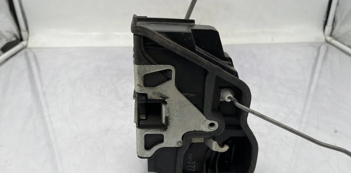 Serrure porte avg BMW SERIE 1 E87 PHASE 1 occasion
