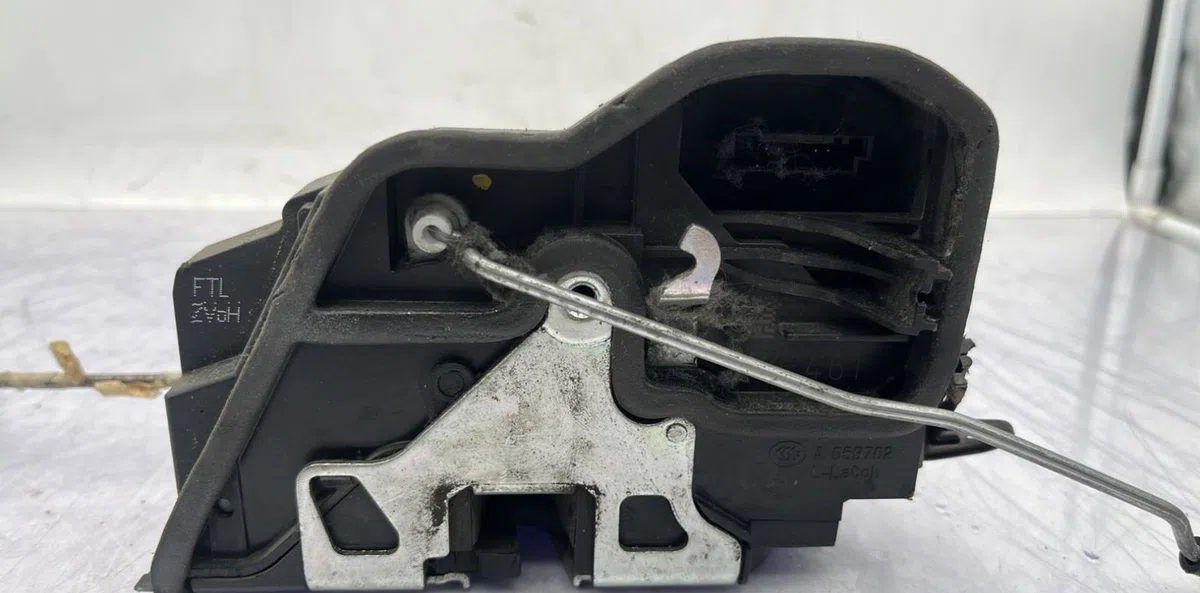 Serrure porte avg BMW SERIE 1 E87 PHASE 2 occasion