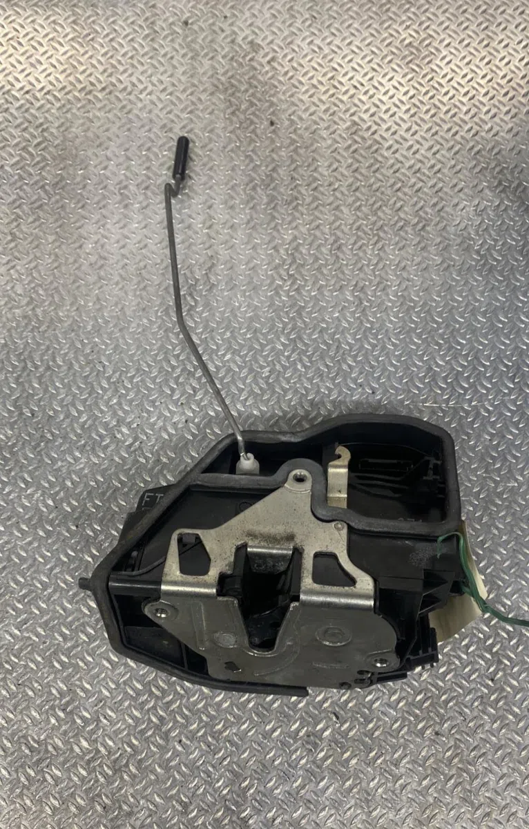 Serrure porte avg BMW SERIE 5 E60  SERIE 5 E60 PHASE 2 occasion