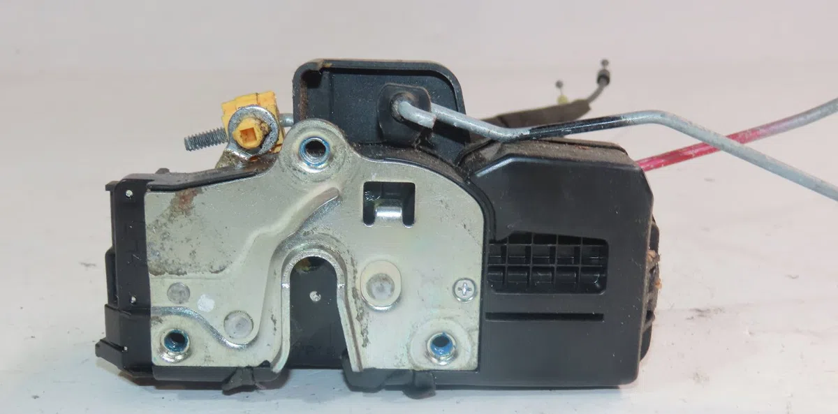 Serrure porte avg Chevrolet CAPTIVA (C100, C140) 2.0 d 4wd (2006-2009) occasion