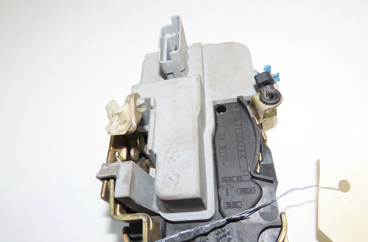 Serrure porte avg Citroen BERLINGO - BERLINGO FIRST Monospace (MF_, GJK_, GFK_) 1.9 d (mfwjz) (1998-2005) 3 portes occas