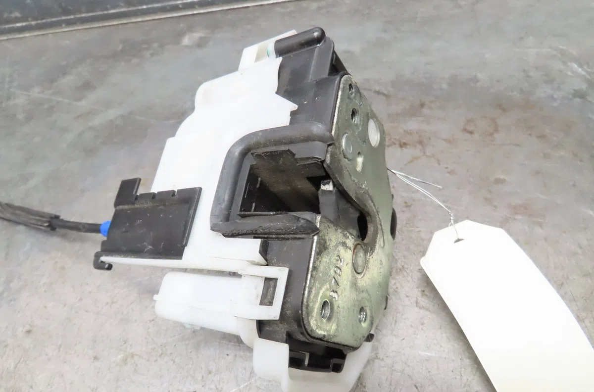 Serrure porte avg Fiat FIORINO Monospace (225_) 1.3 jtd multijet (225bxb1a, 225bxb11) (2007) occasion