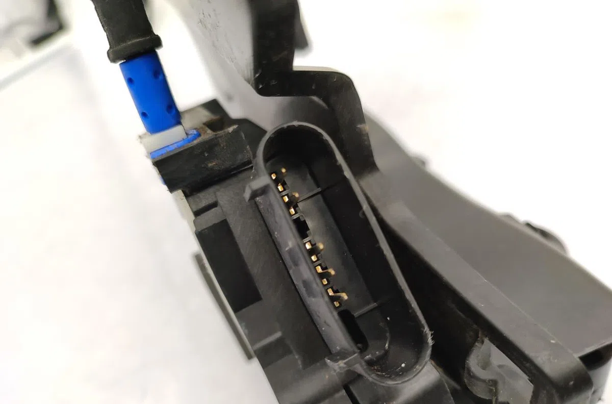 Serrure porte avg FORD FIESTA 6 PHASE 1 occasion