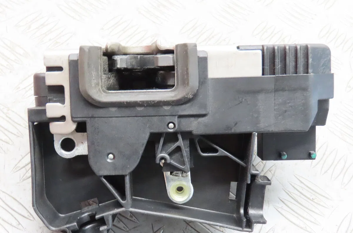 Serrure porte avg Ford FIESTA VI (CB1, CCN) 1.4 tdci (2010-2012) 3 portes occasion