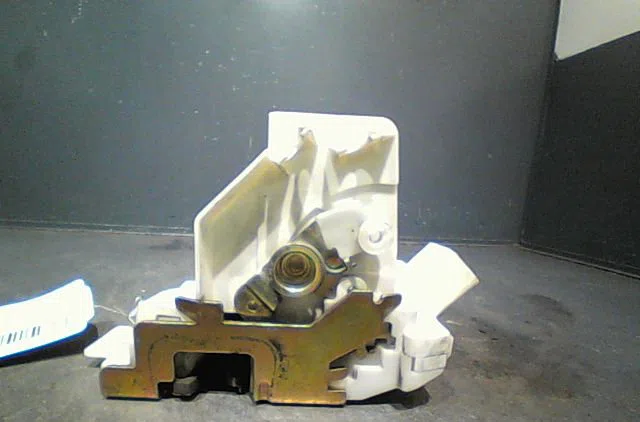 Serrure porte avg Ford MONDEO III (B5Y) 1.8 16v (2000-2007) occasion