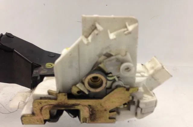 Serrure porte avg Ford MONDEO III (B5Y) 2.0 tdci (2001-2007) 5 portes occasion