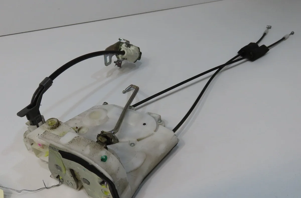 Serrure porte avg Honda JAZZ III (GE_, GG_, GP_, ZA_) 1.3 i (ge6, gg3, gg6) (2008) occasion