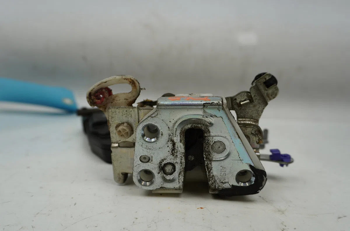 Serrure porte avg ISUZU Serie N  3.0D 150ch occasion