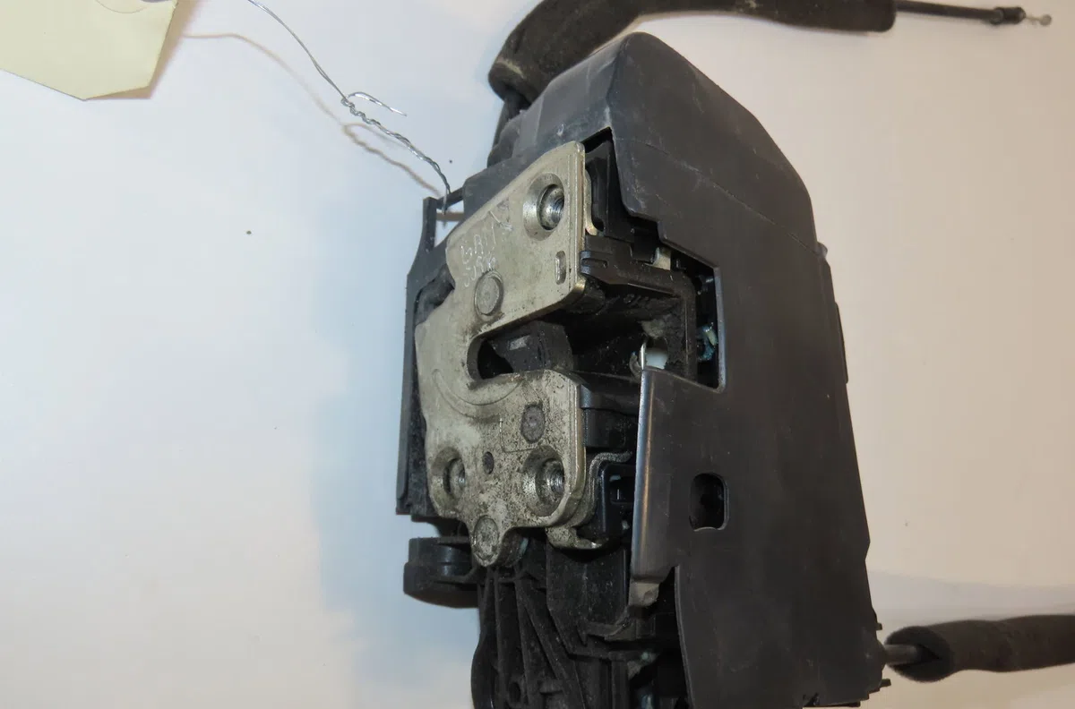 Serrure porte avg Iveco DAILY VI Camion plate-forme-Châssis 35s18, 35c18, 40c18, 50c18, 60c18, 65c18, 70c18 (2016) occas