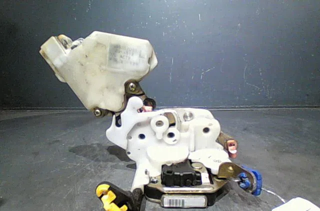 Serrure porte avg Nissan ALMERA TINO (V10) 2.2 dci (2000-2006) occasion