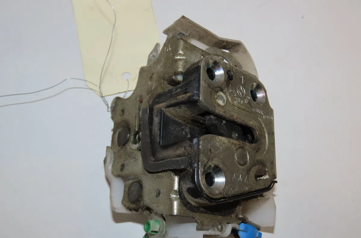 Serrure porte avg Nissan CABSTAR (F24M, F24W) 35.13 dci, 45.13 dci 2.5 (f24m) (2006-2012) occasion