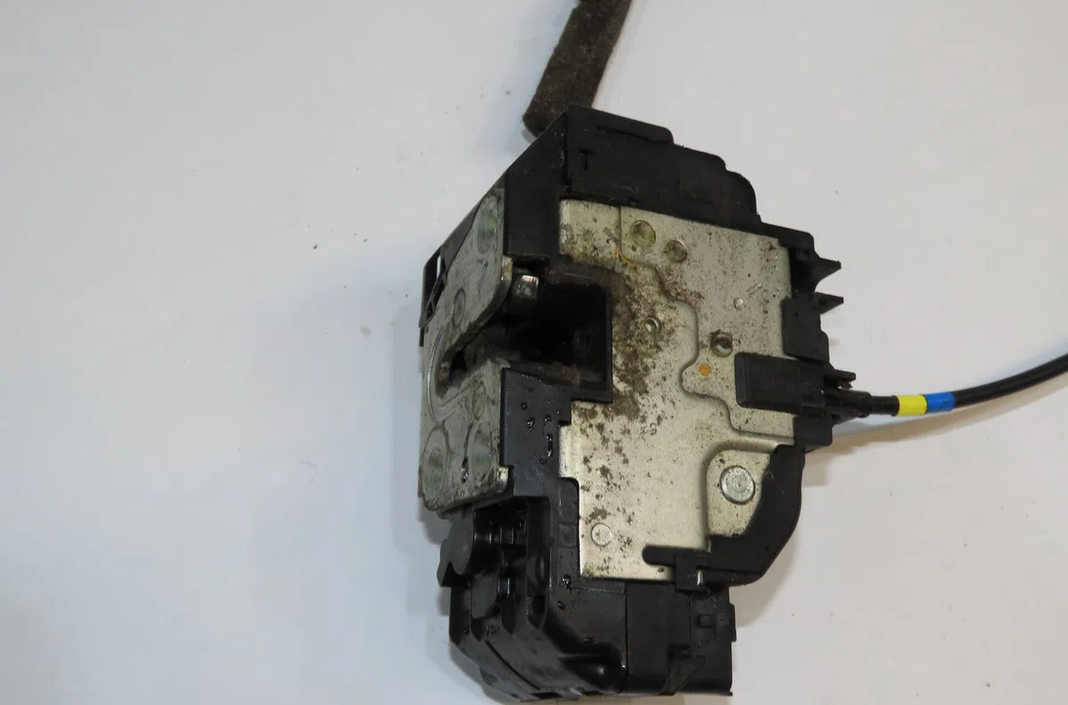 Serrure porte avg Nissan MICRA III (K12) 1.2 16v (2003-2010) occasion