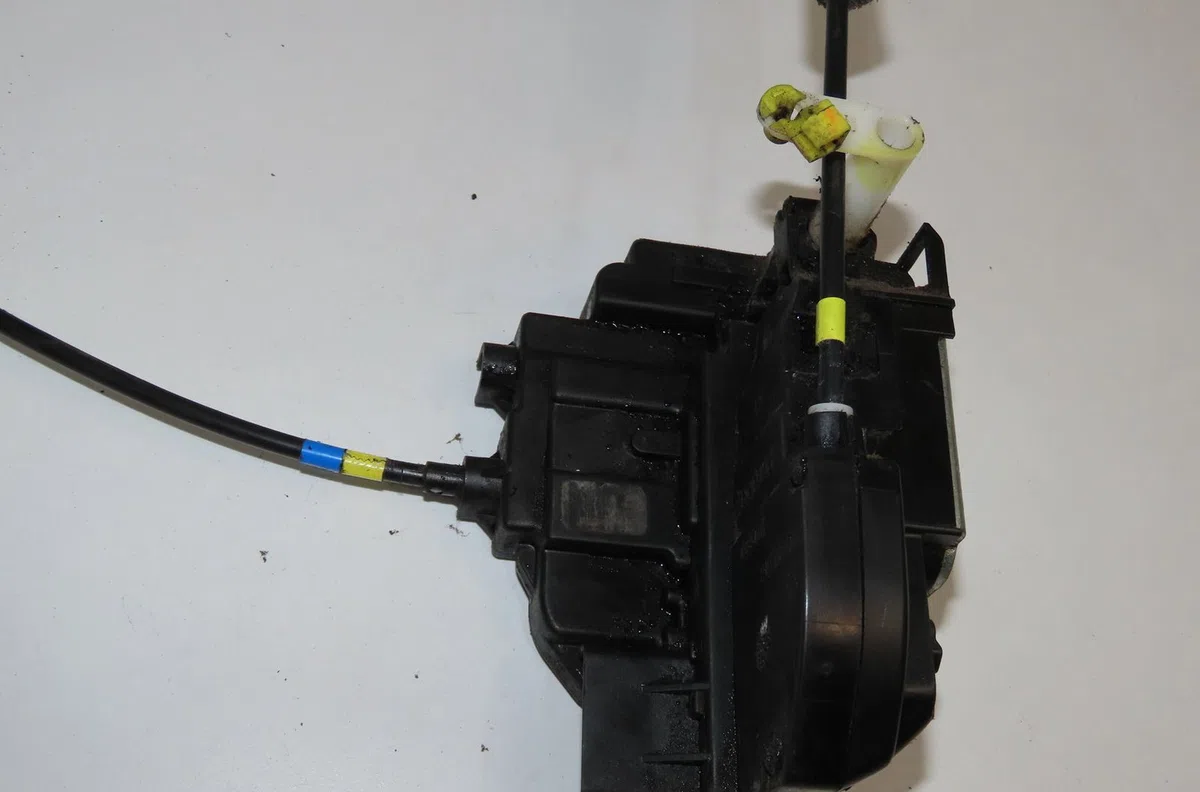 Serrure porte avg Nissan MICRA III (K12) 1.2 16v (2003-2010) occasion