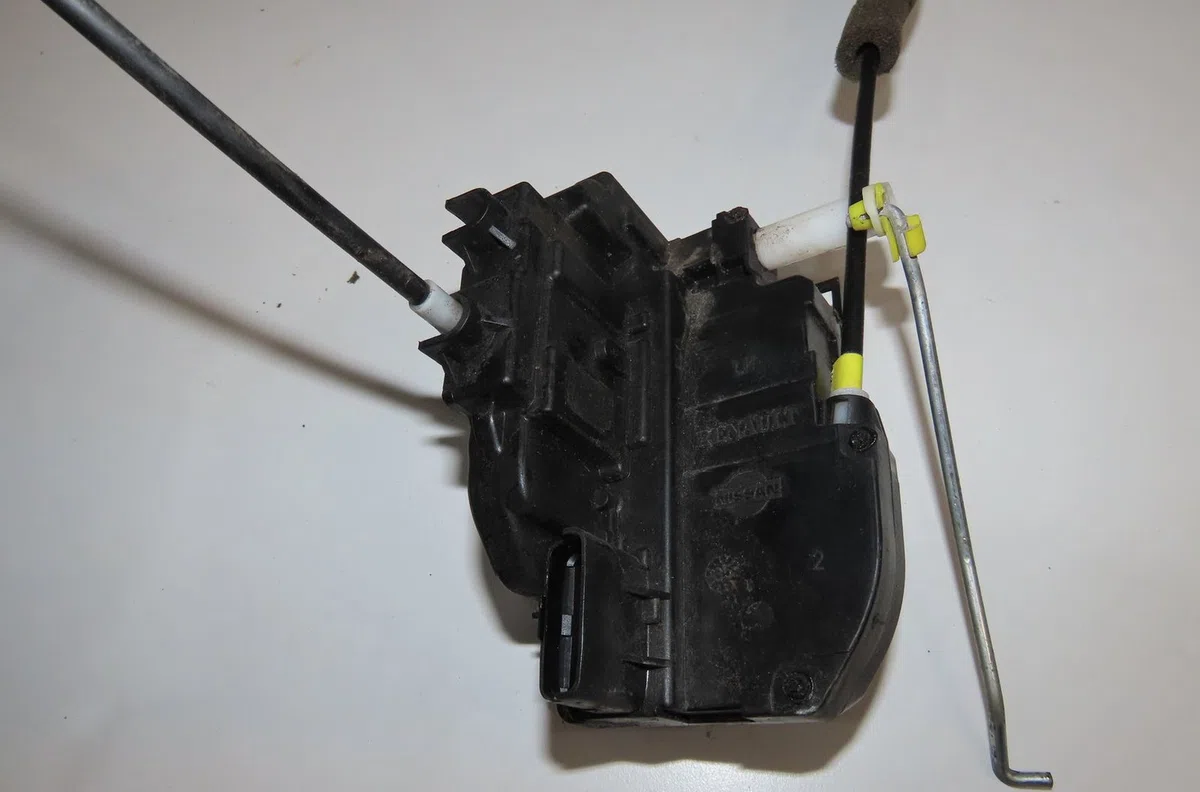 Serrure porte avg Nissan MICRA III (K12) 1.4 16v (2003-2010) occasion