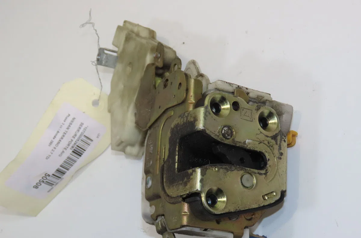 Serrure porte avg Nissan TERRANO II (R20) 2.7 tdi 4wd (1996-2007) occasion