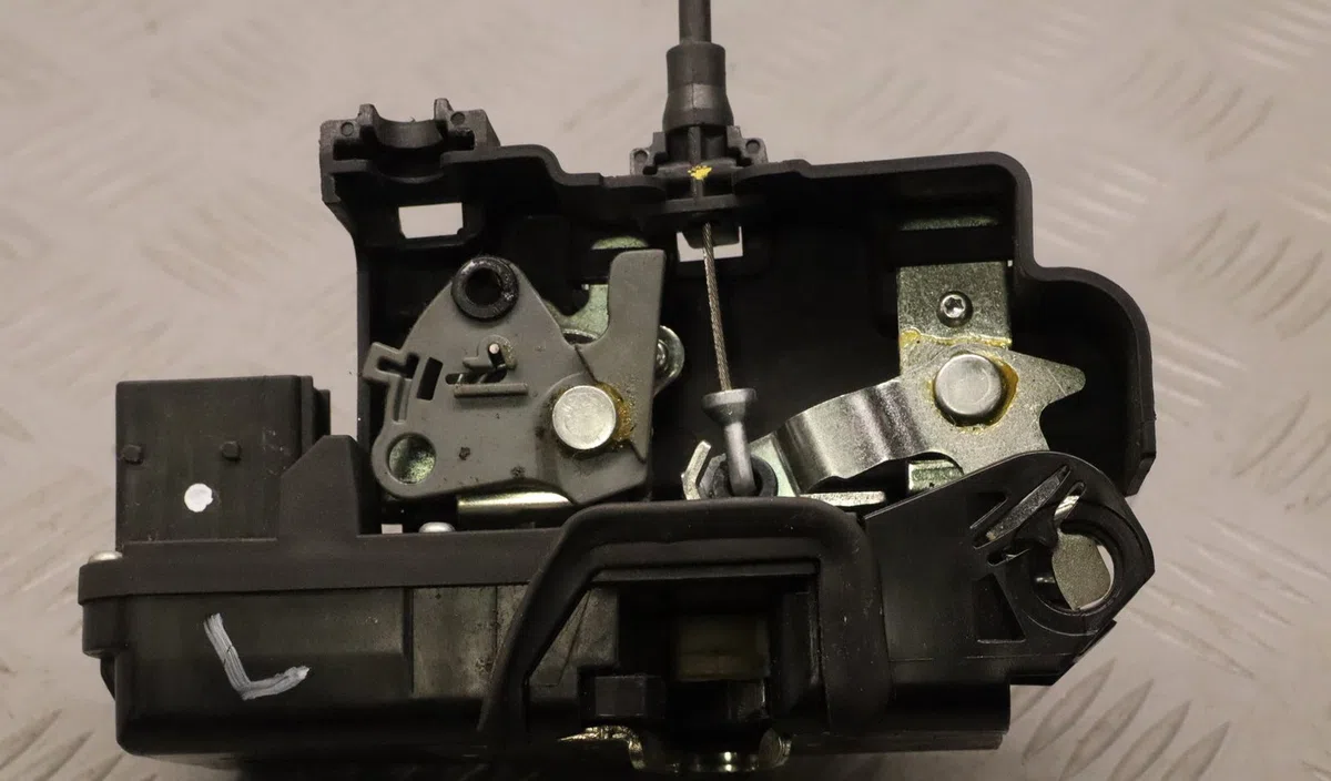 Serrure porte avg Opel ANTARA A (L07) 2.0 cdti 4x4 (2006-2011) occasion