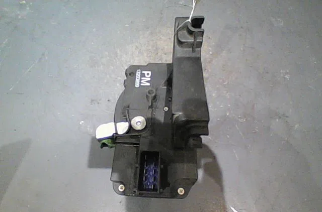 Serrure porte avg Opel MERIVA A Monospace (X03) 1.7 cdti (e75) (2003-2010) occasion