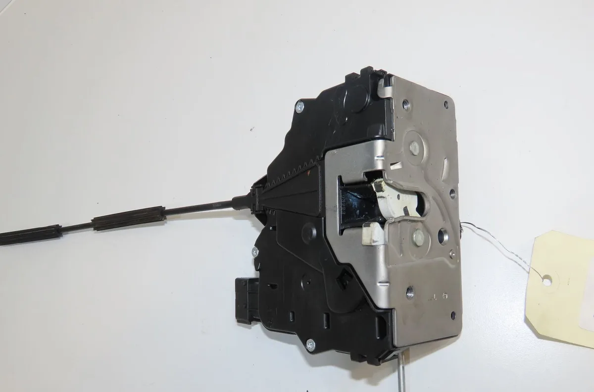 Serrure porte avg Opel MERIVA B Monospace (S10) 1.4 (75) (2010-2017) occasion