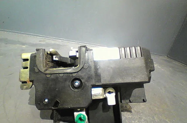 Serrure porte avg Opel VECTRA B 3-5 portes (J96) 2.0 di 16v (f68) (1996-2000) occasion