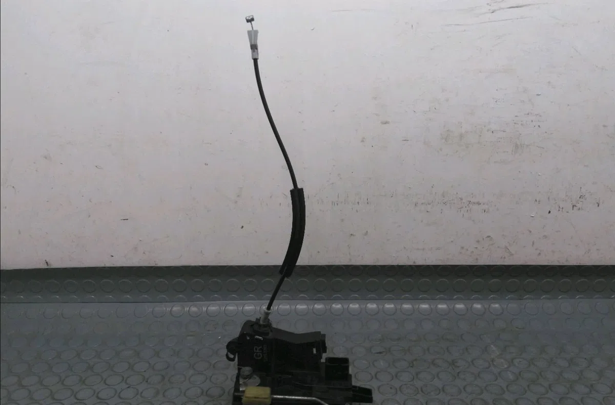 Serrure porte avg Opel VECTRA C Break (Z02) 1.9 cdti (f35) (2004-2009) occasion