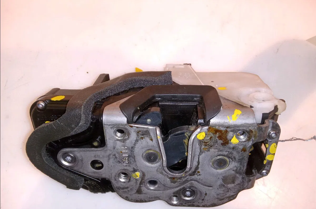 Serrure porte avg Opel ZAFIRA TOURER C (P12) 1.4 (75) (2011) occasion