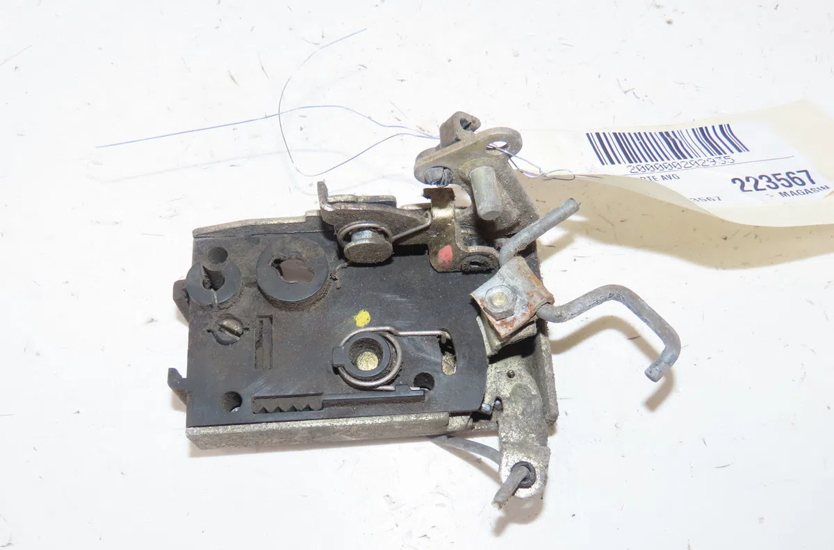 Serrure porte avg Peugeot 106 II (1A_, 1C_) 1.1 i (1996-2004) occasion