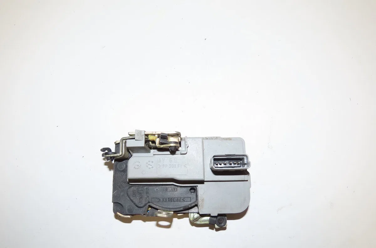 Serrure porte avg Peugeot 206 (2L_, 2M_) 1.4 i (2lkfwa, 2mkfwa) (2009-2013) 3 portes occasion