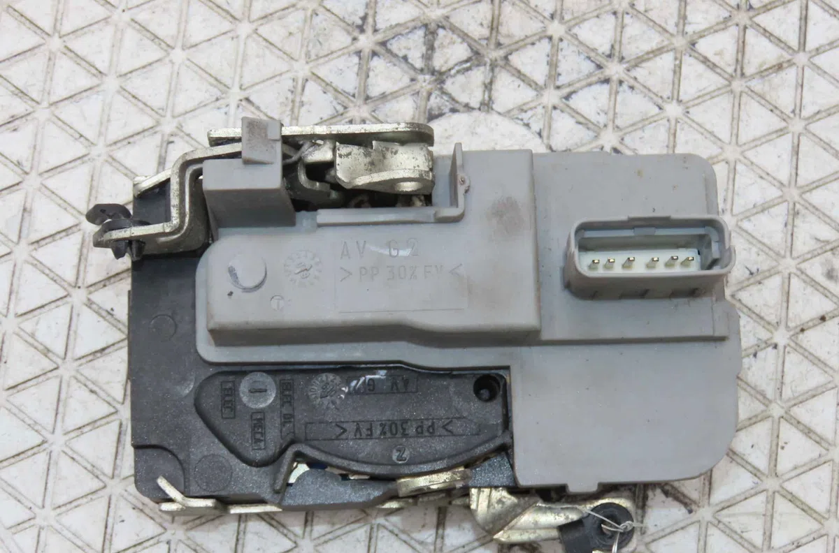 Serrure porte avg PEUGEOT 206 occasion