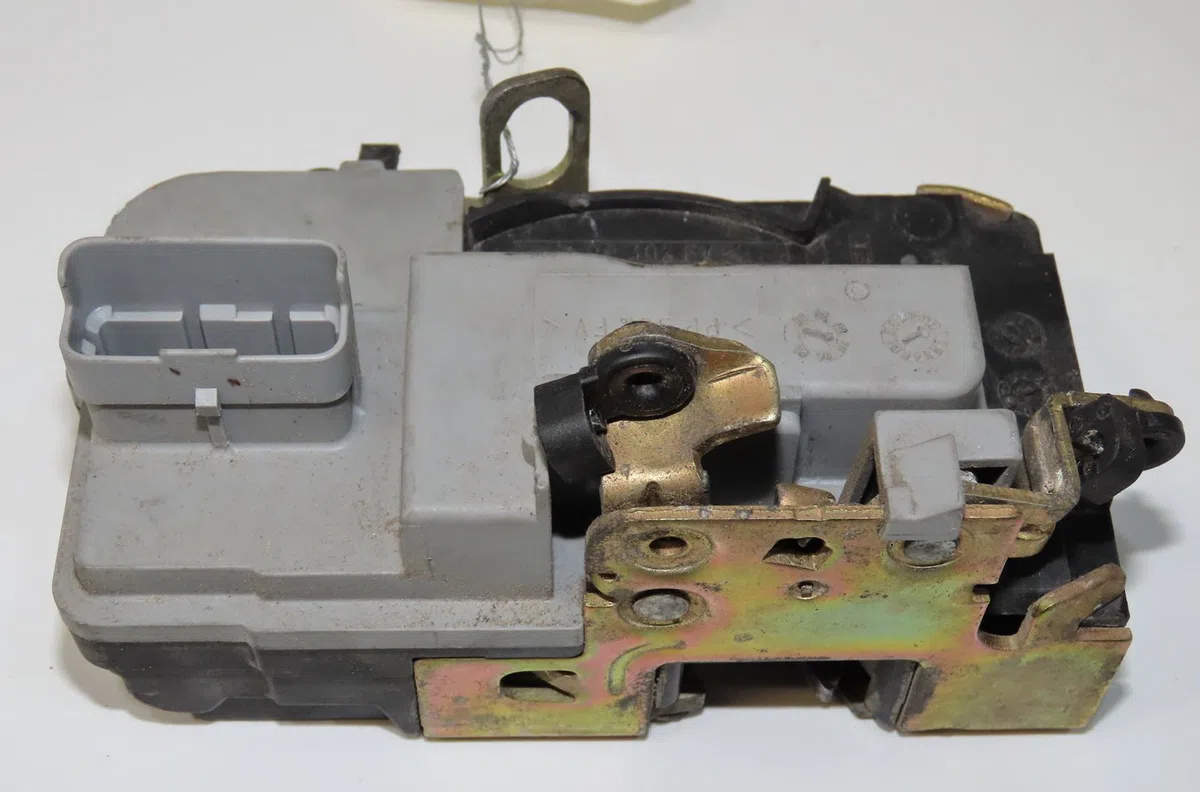 Serrure porte avg Peugeot 206 SW (2E-K) 1.4 hdi (2002-2007) 5 portes occasion