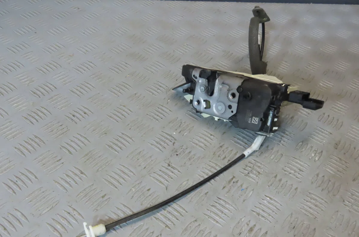 Serrure porte avg Peugeot 3008 Monospace (0U_) 2.0 hdi 150 - bluehdi 150 (2009-2016) 5 portes occasion