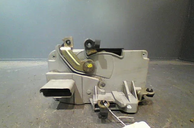 Serrure porte avg PEUGEOT 406 Phase 1 10-1995--04-1999 occasion