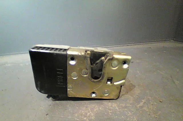 Serrure porte avg PEUGEOT 406 Phase 1 10-1995--04-1999 occasion
