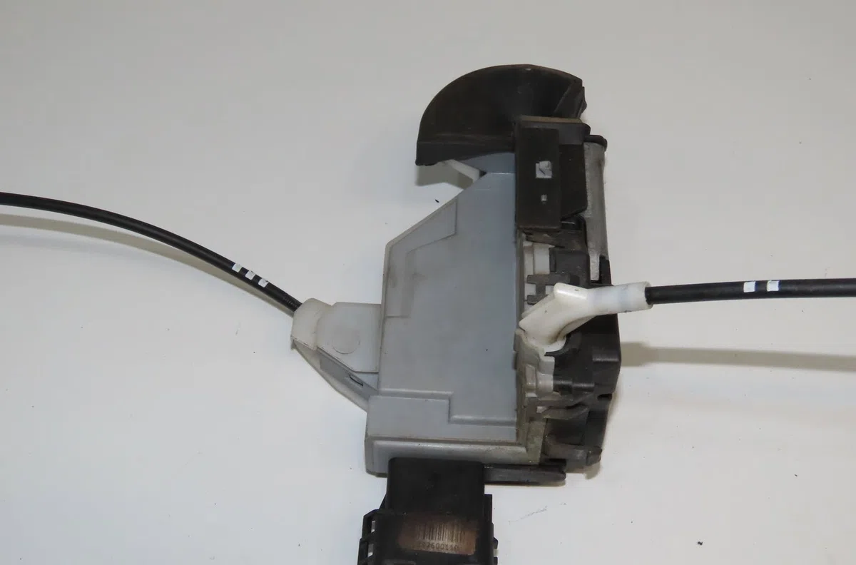 Serrure porte avg Peugeot 5008 (0U_, 0E_) 1.6 hdi (2010-2017) 5 portes occasion