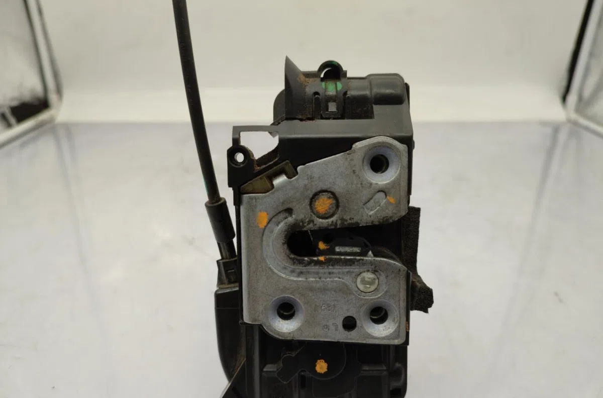 Serrure porte avg RENAULT CLIO 3 PHASE 2 BREAK occasion