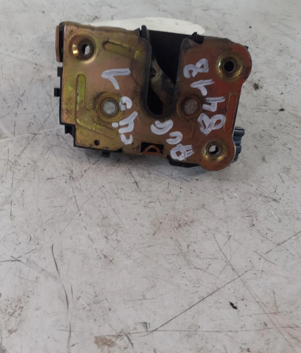 Serrure porte avg Renault CLIO I (B-C57_, 5-357_) 1.2 (b-c-s57a, b-c57s, 5-357f, 5-357j, 5-357l, 5-357r) (1990-1998) 5 p
