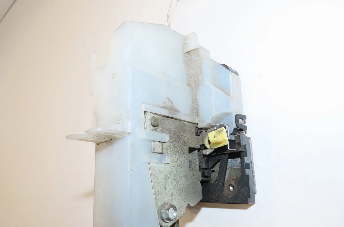 Serrure porte avg Renault CLIO II (BB_, CB_) 1.2 (bb0a, bb0f, bb10, bb1k, bb28, bb2d, bb2h, cb0a,... (1998-2010) 5 porte