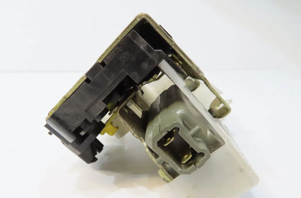 Serrure porte avg Renault CLIO II (BB_, CB_) 1.2 (bb0a, bb0f, bb10, bb1k, bb28, bb2d, bb2h, cb0a,... (1998-2010) 5 porte