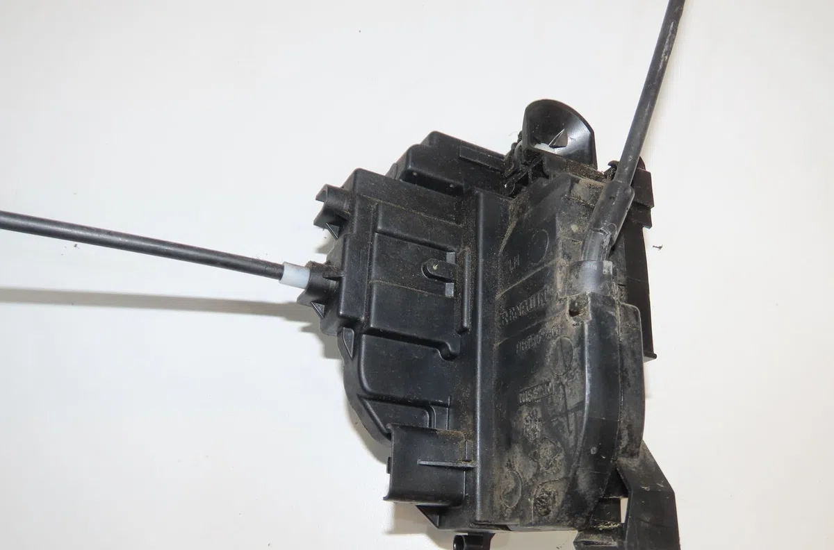 Serrure porte avg Renault CLIO III (BR0-1, CR0-1) 1.6 16v (br05, br0b, br0y, br15, br1j, br1m, br1y, cr0b,... (2005-2014