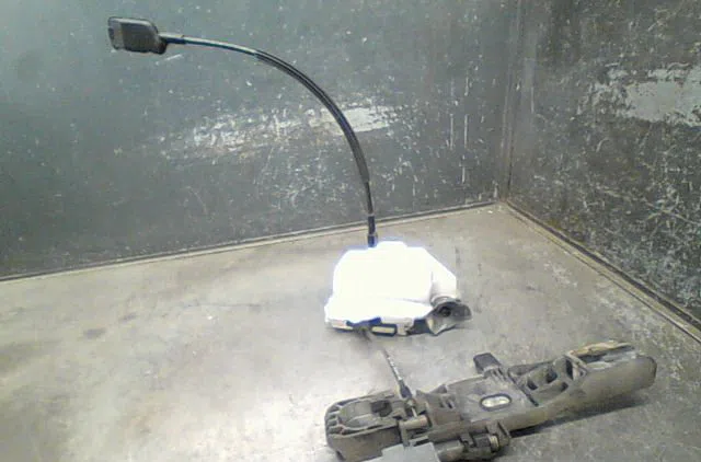 Serrure porte avg RENAULT LAGUNA II Phase 1 11-2000--03-2005 occasion