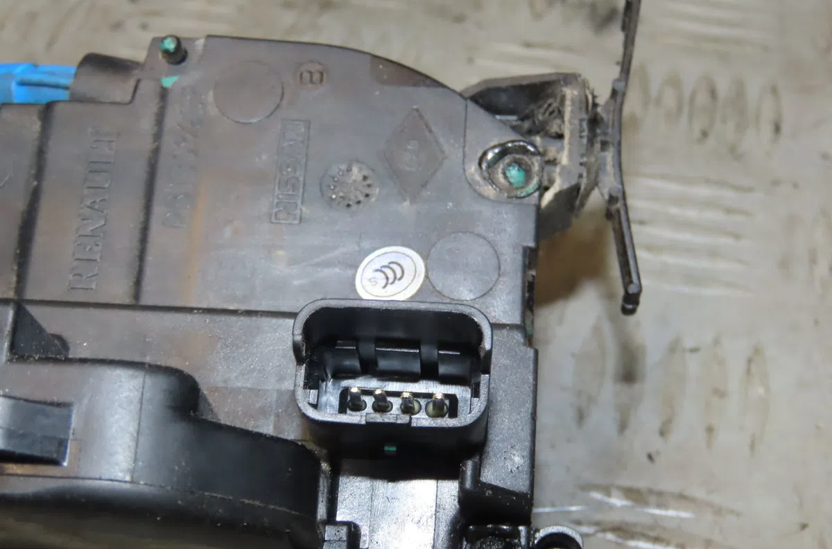 Serrure porte avg Renault LAGUNA III (BT0-1) 2.0 dci (bt07, bt0j, bt14, bt1a, bt1s) (2007-2015) 5 portes occasion